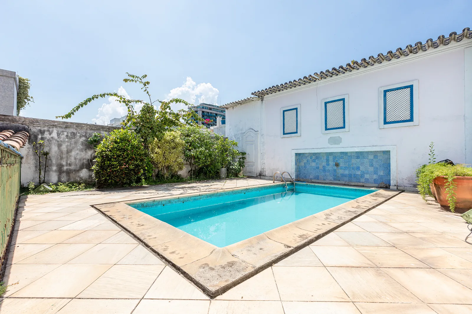 The rooftop swimming pool on its stone deck, planting alongside