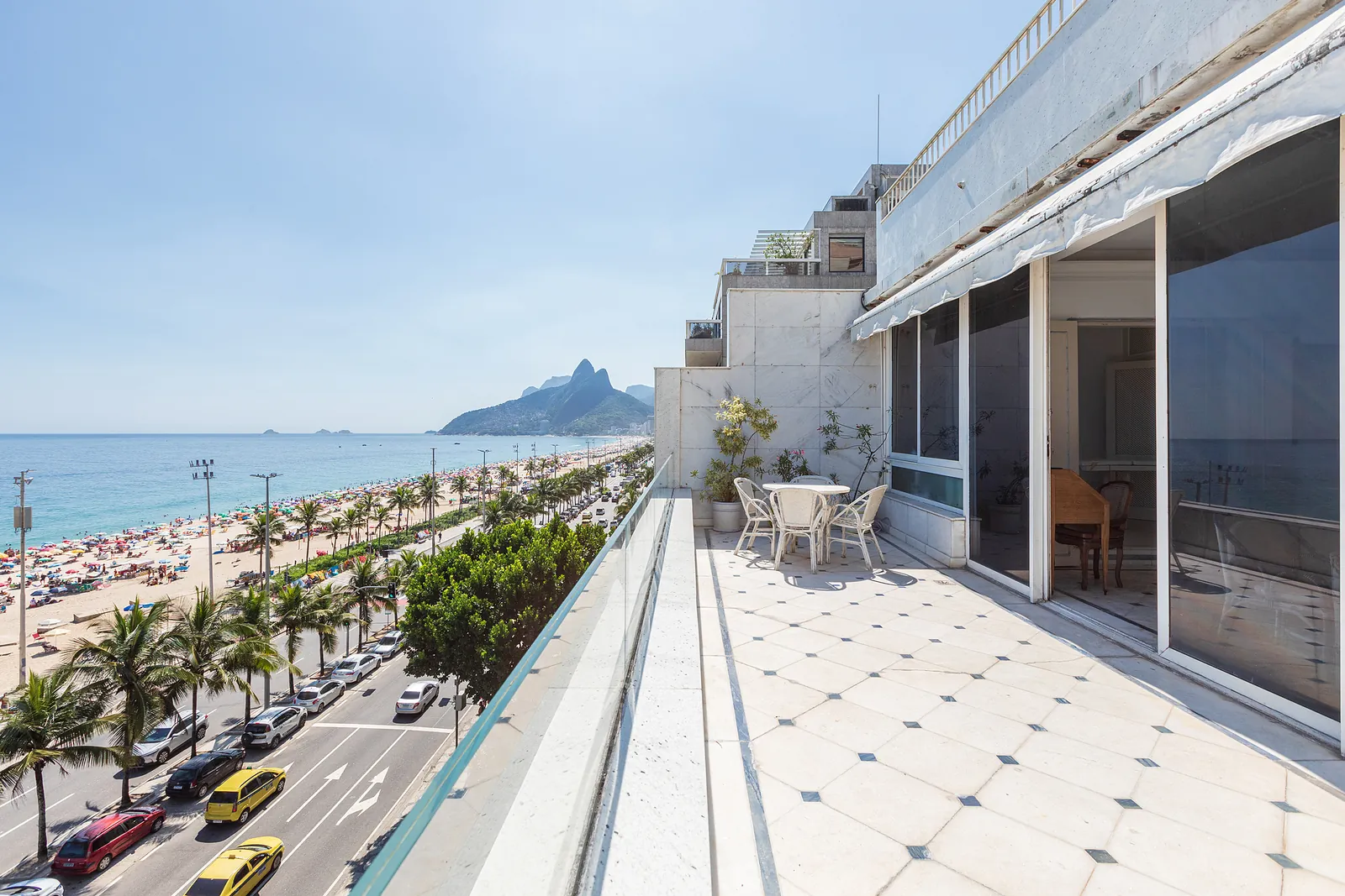 The terrace running along the glass, the beach and Dois Irmãos below